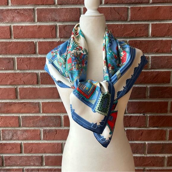 •Hermes Paris Astres et Soleils Silk Handrolled Scarf 34”x34” Made in France - Picture 2 of 16